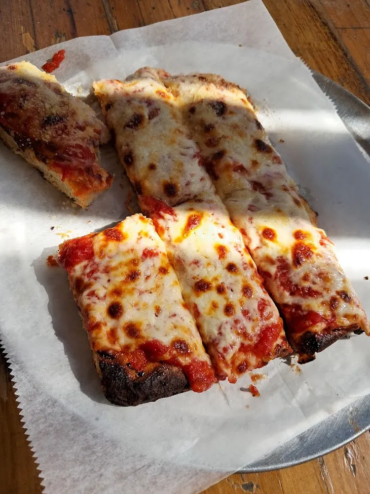 Beach Style Pizza Sweet Sauce Square Pizza